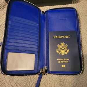 TUMI Belden Travel Wallet - FREE SHIPPING :)